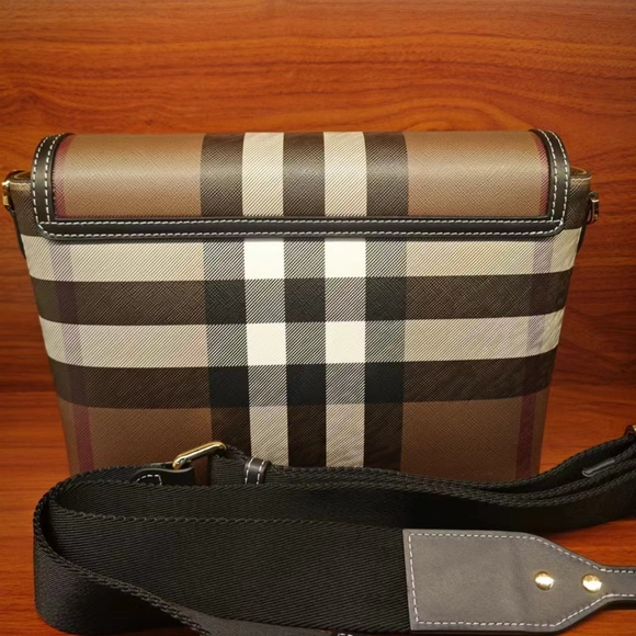 Burberry Note Bag in Birch Brown - Picture 2 of 9